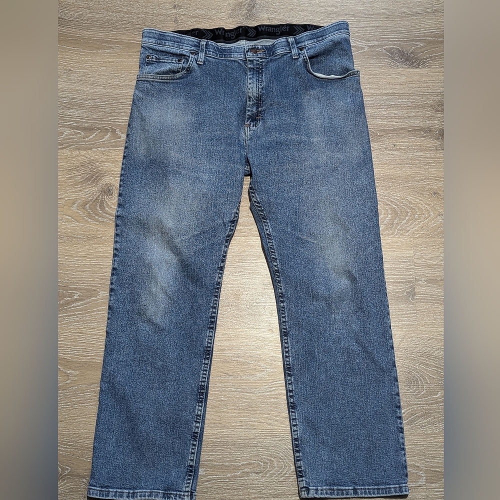 Wrangler Performance Relaxed Fit Straight Leg Light Blue Wash Jeans Men's 36x29‎